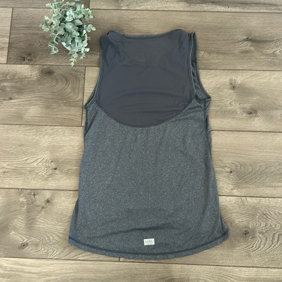 Nicole Miller Women’s Gray Active Tank Size Small - Picture 2 of 6